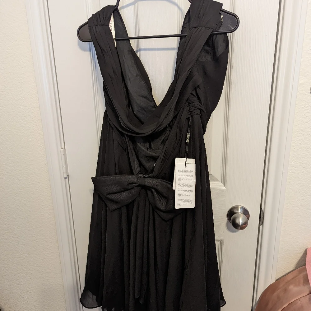 Black dress - Picture 3 of 10